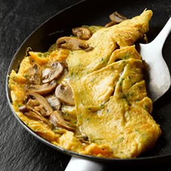 Stuffed_bacon_and_mushroom_omelett.jpg